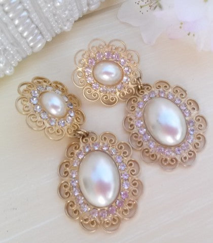 A pair or pearl earrings.