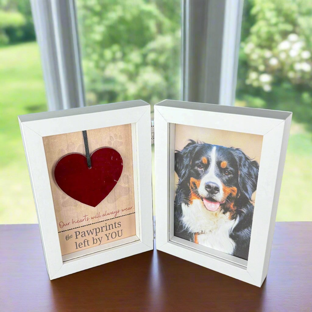A downward view of the Pawprints Heart Frame.
